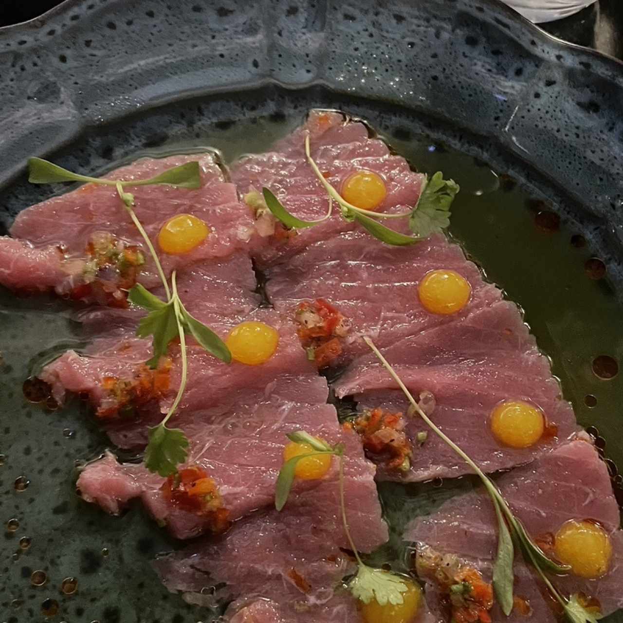 Tartar de Atún y Aguacate con Aceite de Cebollina Stand By Salmón