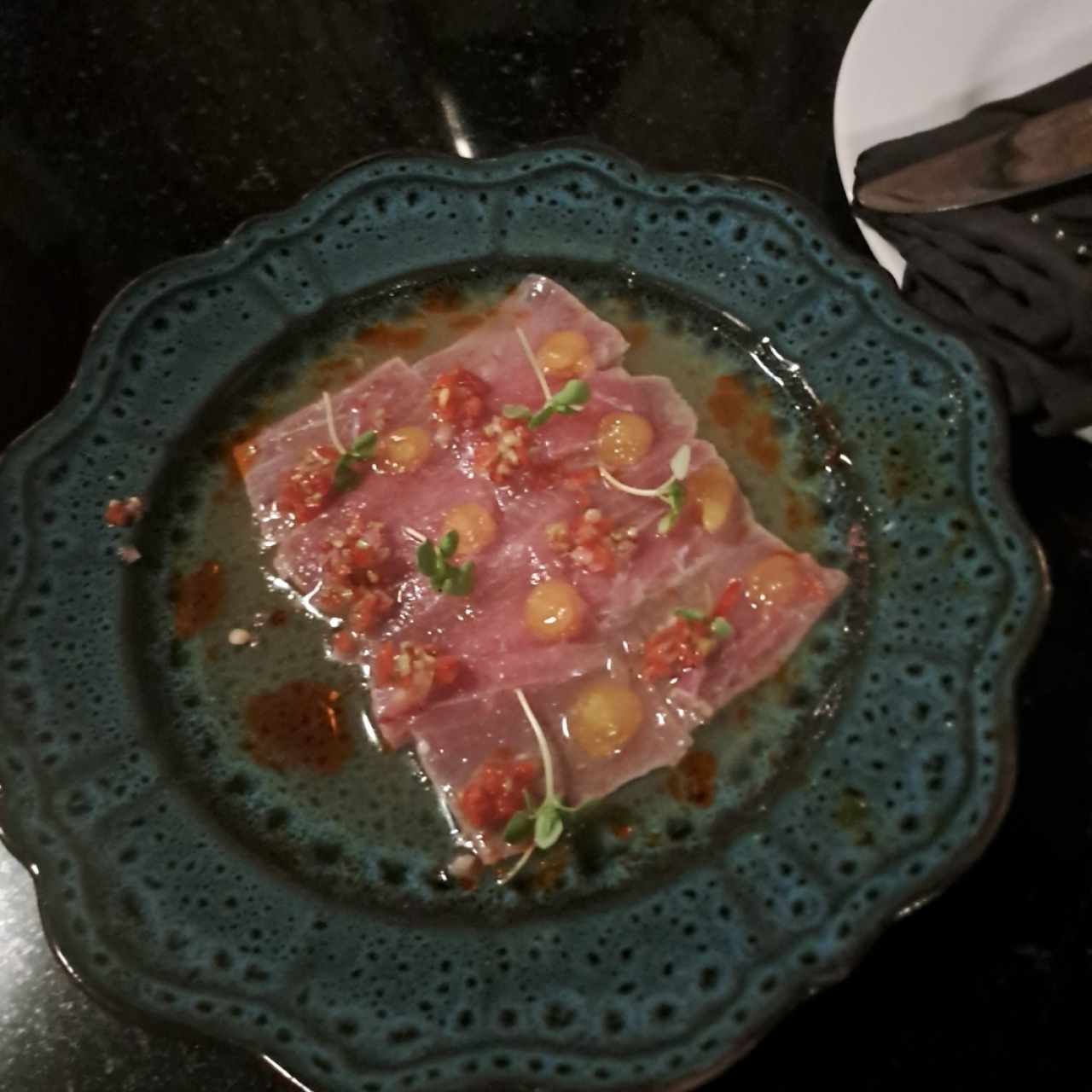 Tartar de Atún y Aguacate con Aceite de Cebollina Stand By Salmón