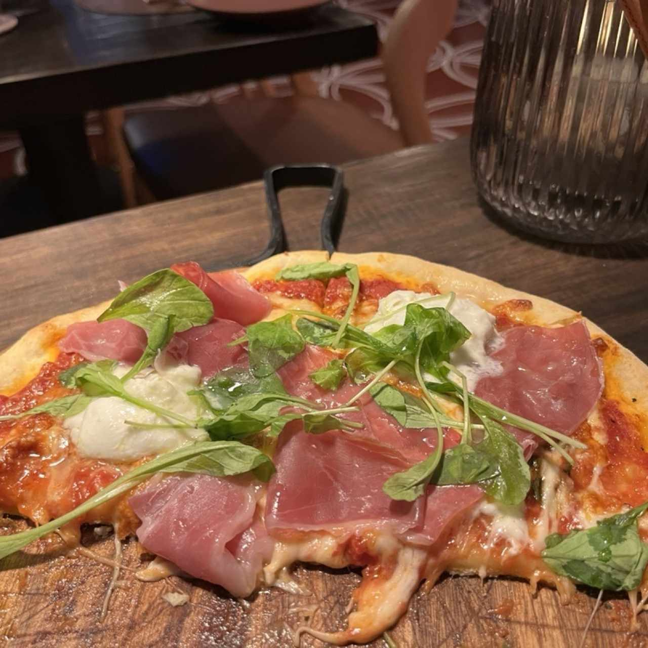 Pizza Prosciutto, Rugula y Bufala