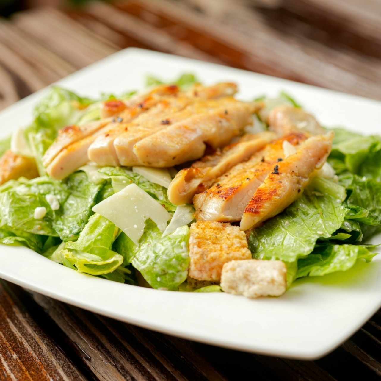 Caesar salad con pollo