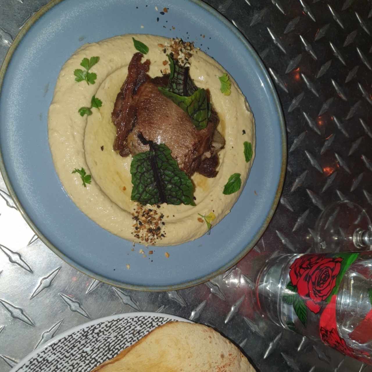 Hummus con Lengua de Res 