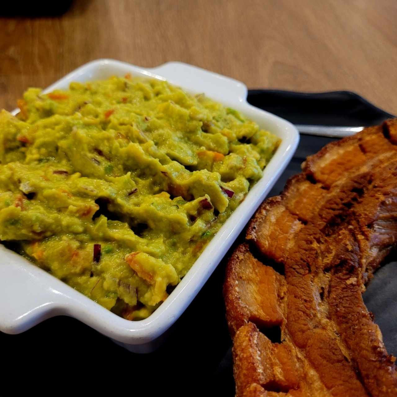 Chicharrón + Guacamole 