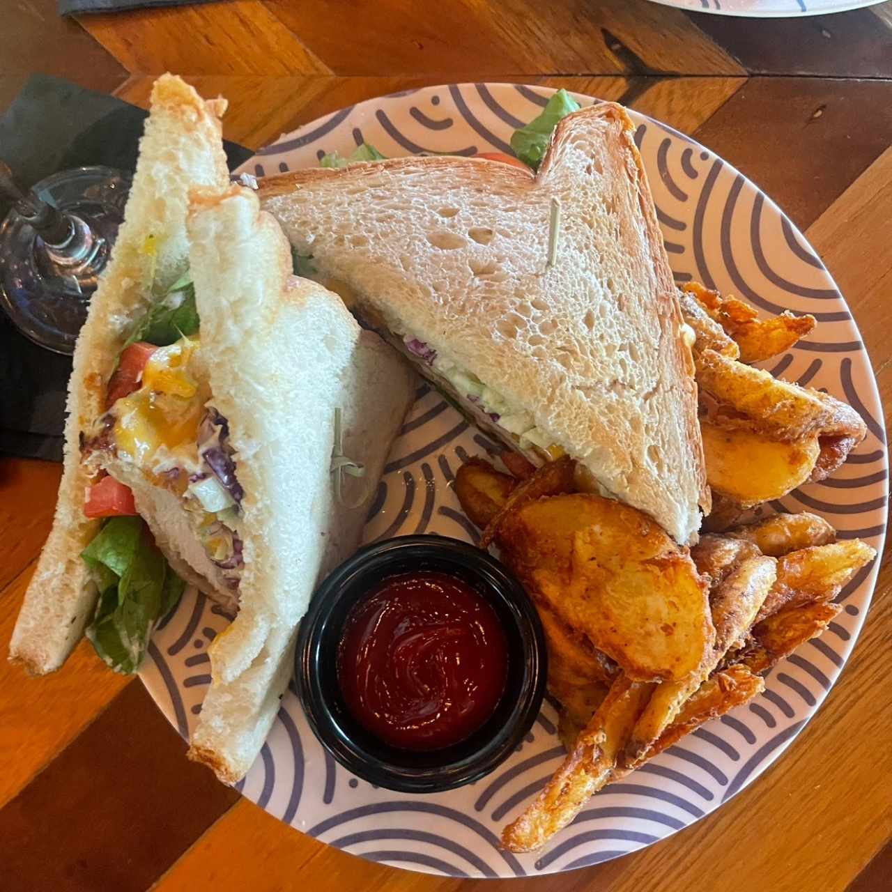 Menú Brunch - Balboa Yacht Sandwich