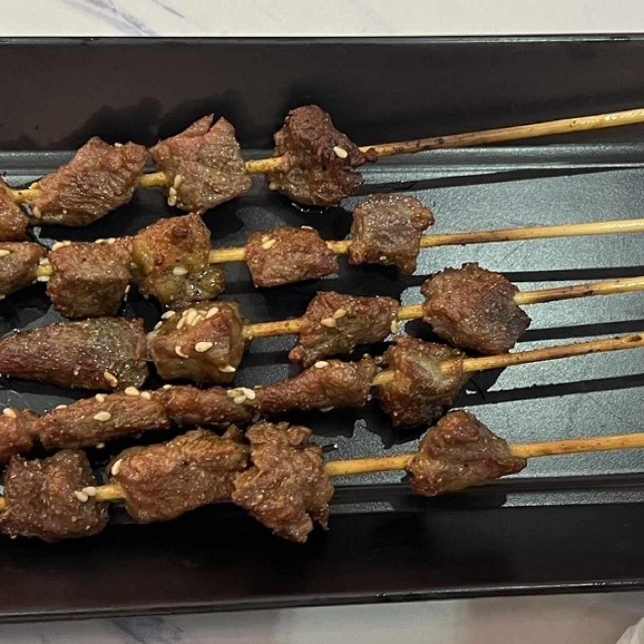 Brochetas de carne (hay más variedad)