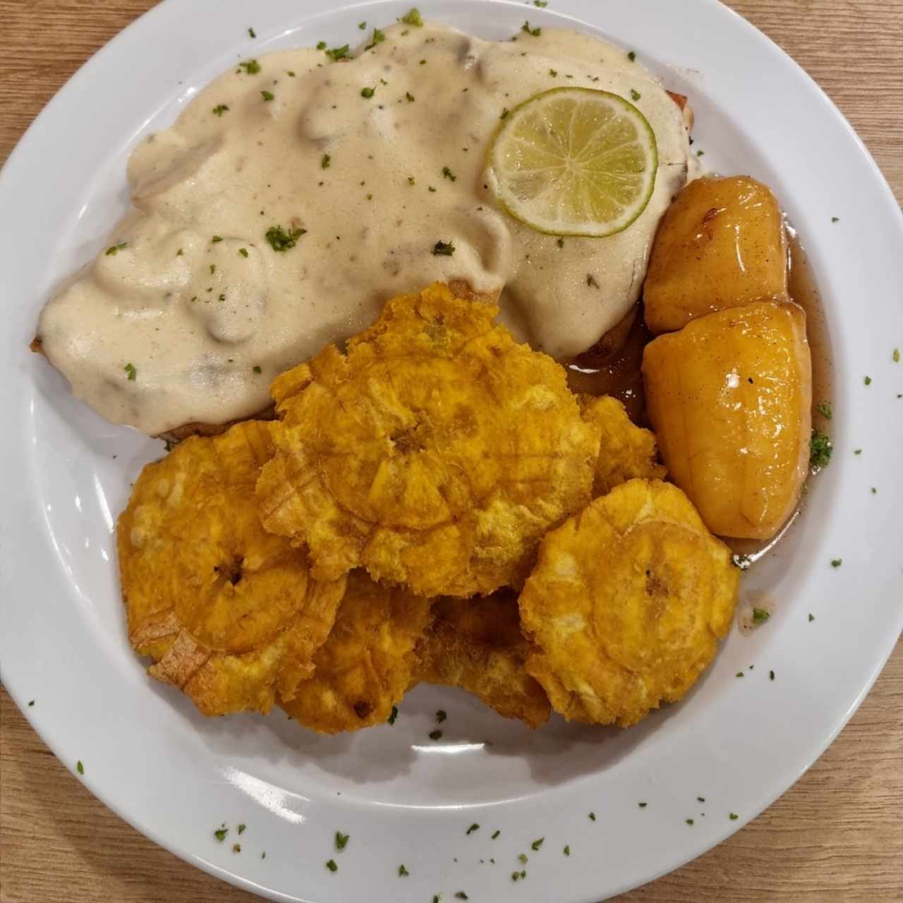 Mero en salsa de hongos