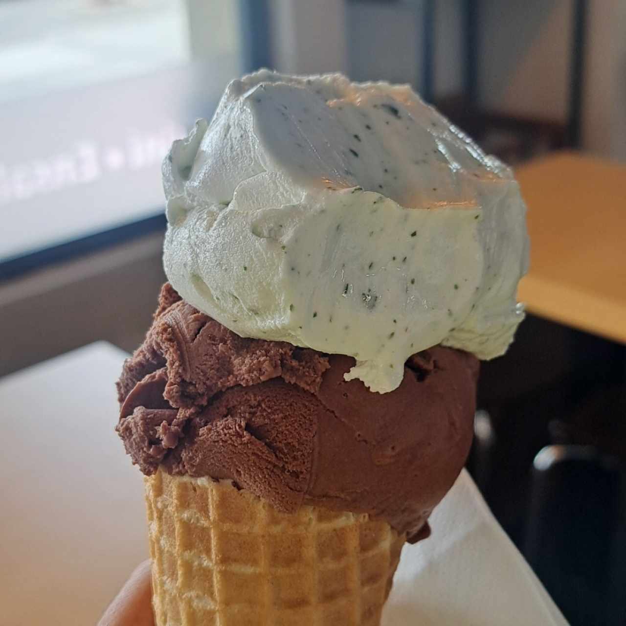 helado de chocolate belga y limón hierbabuena 
