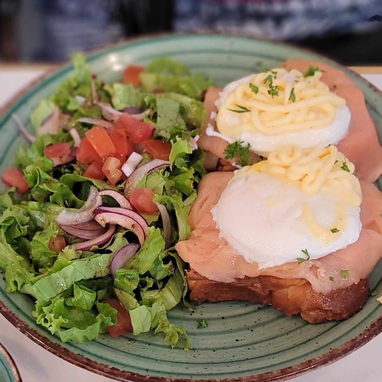 Huevos Benedictinos de Pavo o de Salmón