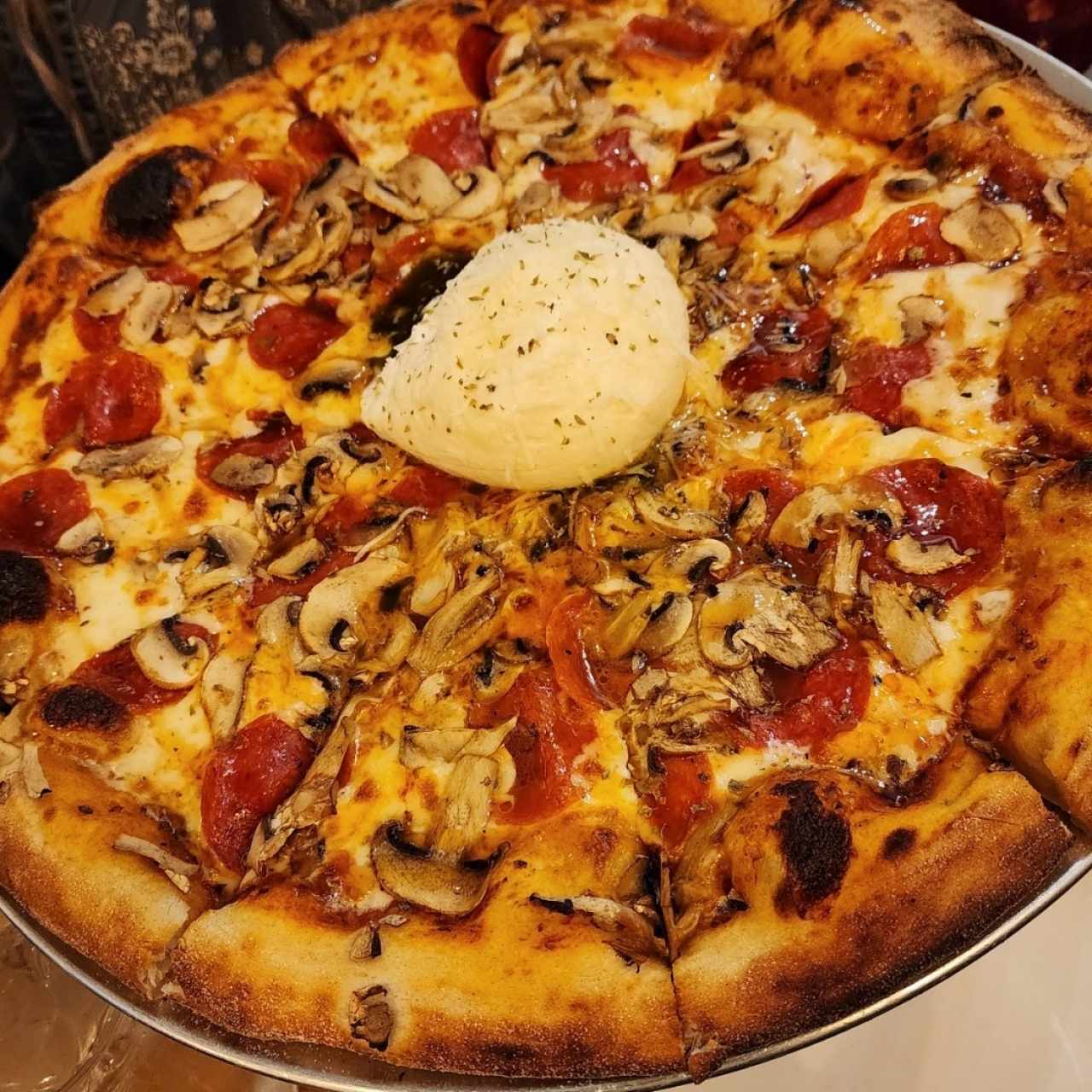 pizza viva la pizza con extra burrata