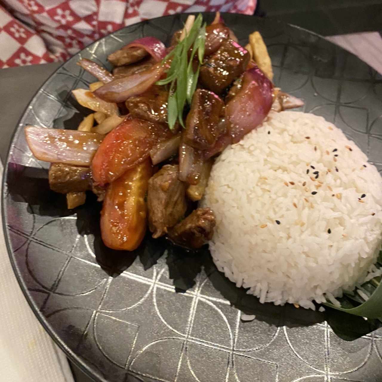 PLATO FUERTE - LOMO SALTADO