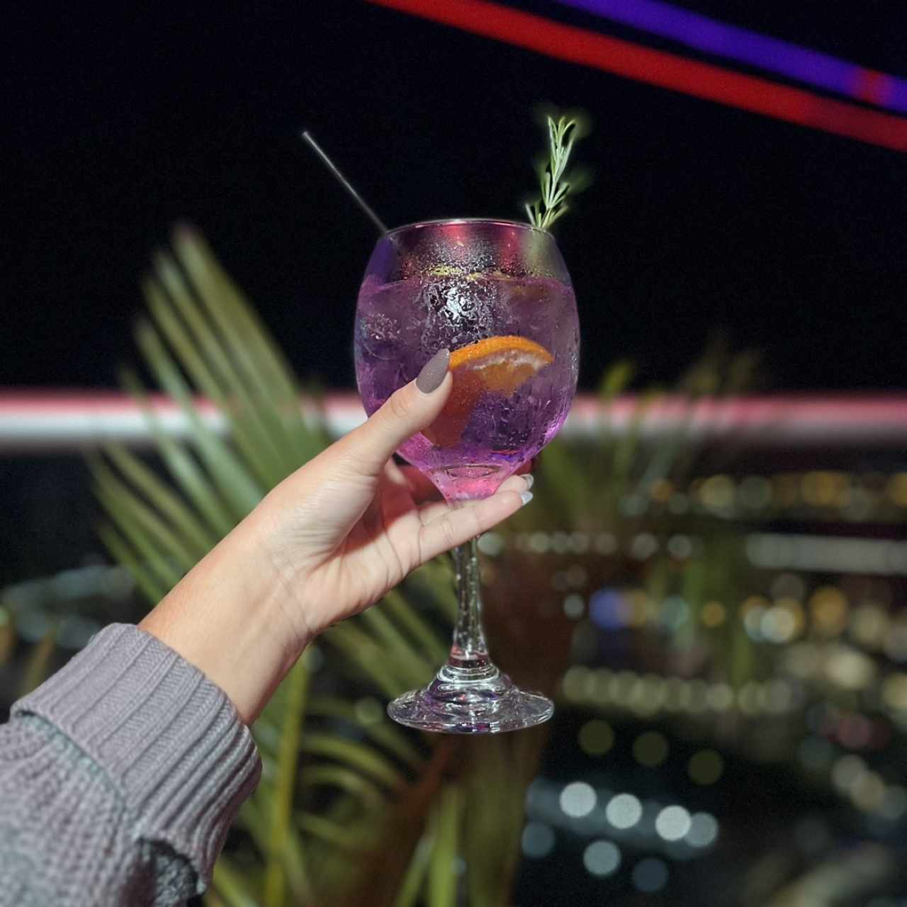 Violet Gin Tonic 