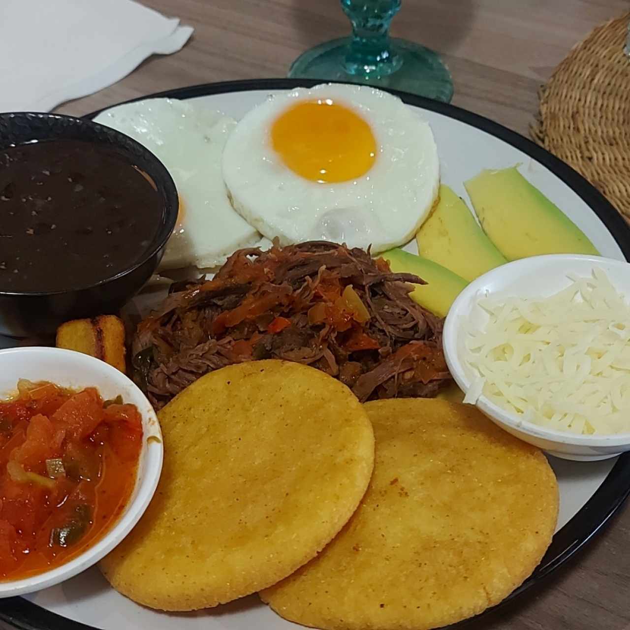 Especiales - Huevos ropa vieja