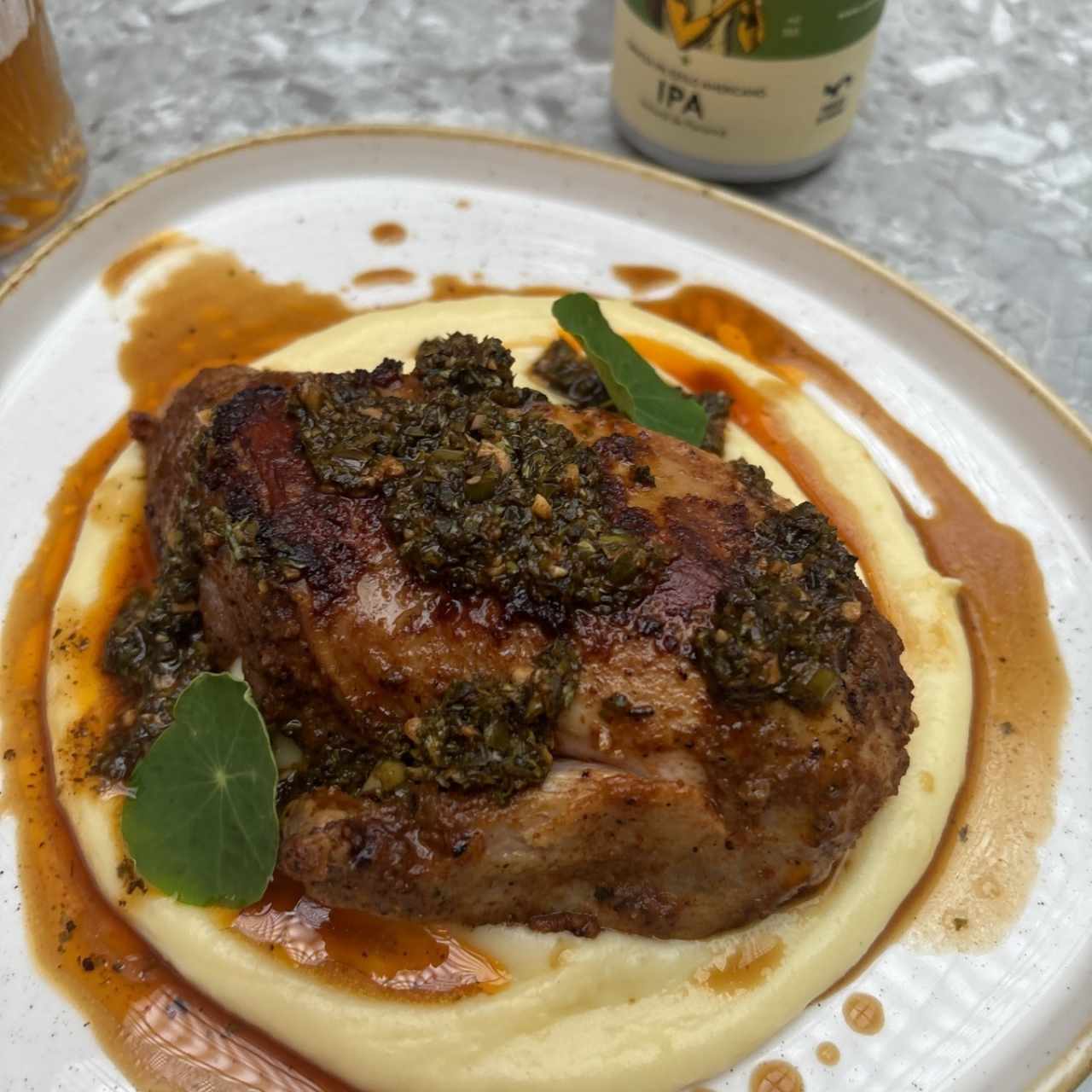 POLLO ASADO CON CHIMICHURRI Y PURÉ DE PAPA