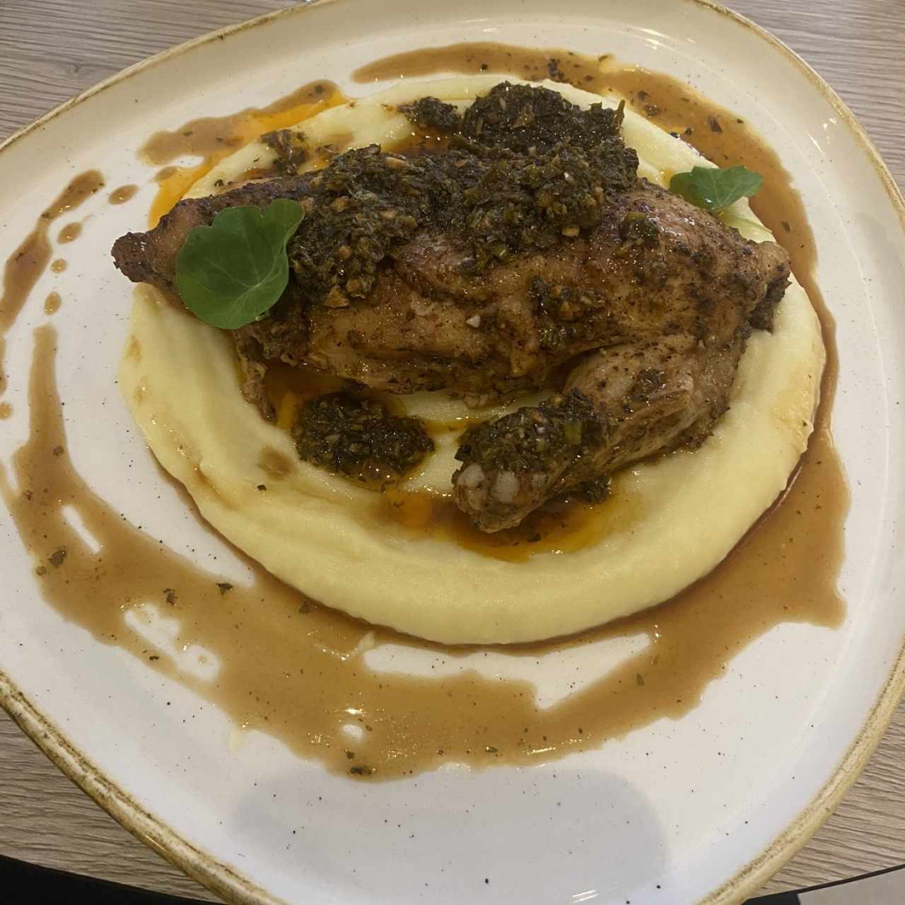 POLLO ASADO CON CHIMICHURRI Y PURÉ DE PAPA