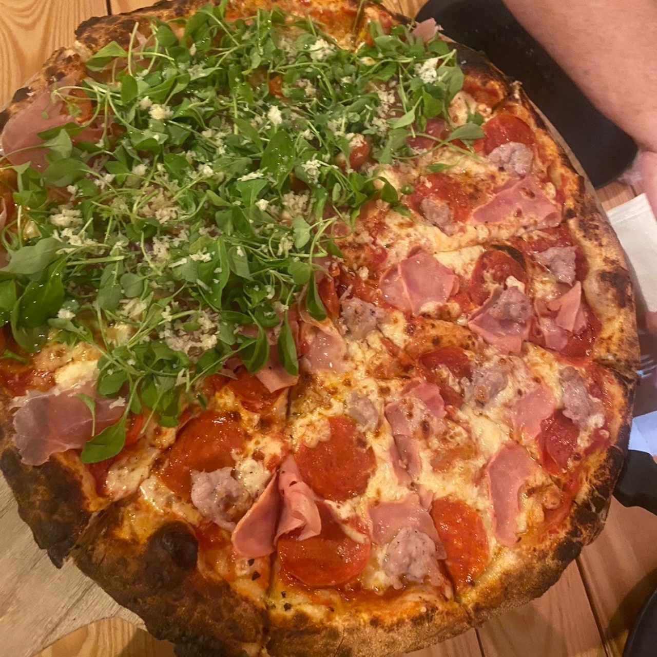 Pizza mitad Katané Mitad Full Carnivora