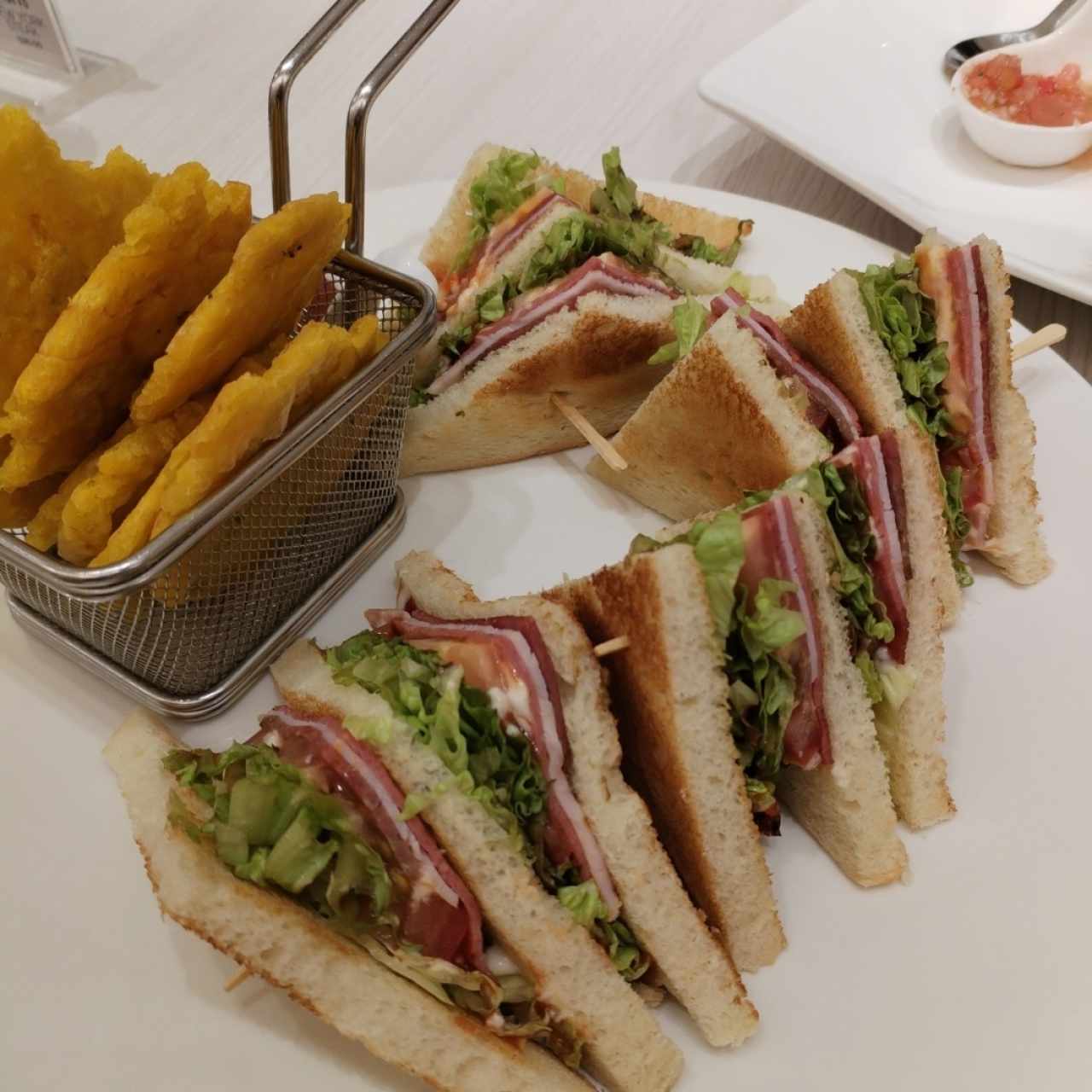 Emparedados - Club Sandwich Kosher