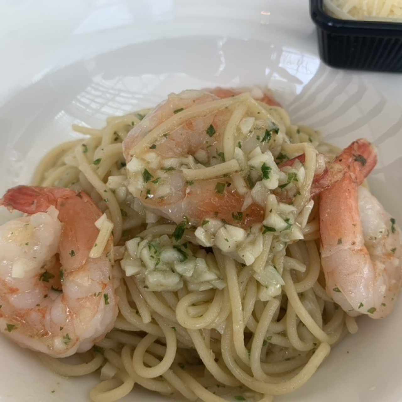 Pasta al oleo con langostinos 