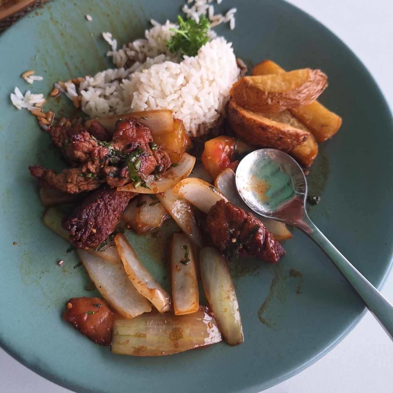 Platos Fuertes - Lomo Saltado