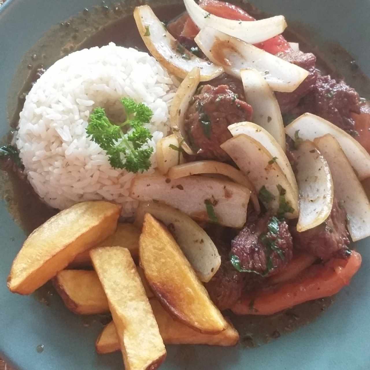 Platos Fuertes - Lomo Saltado