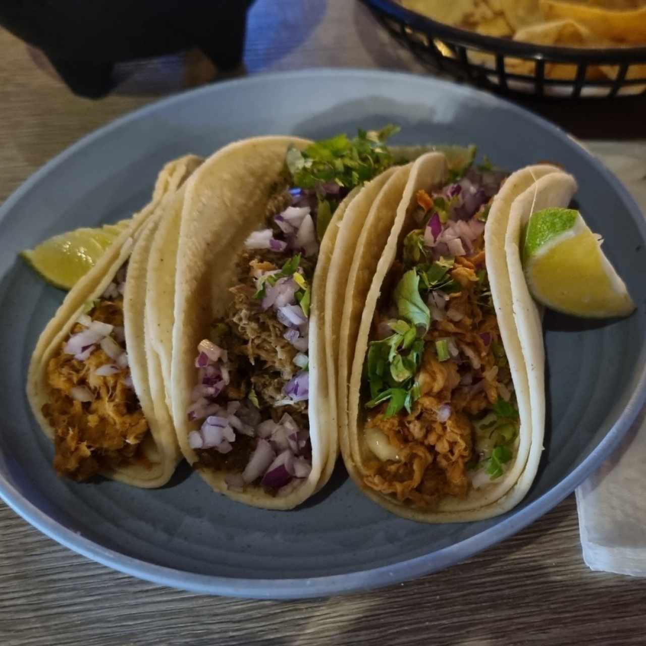 3 tacos de tortilla de maiz