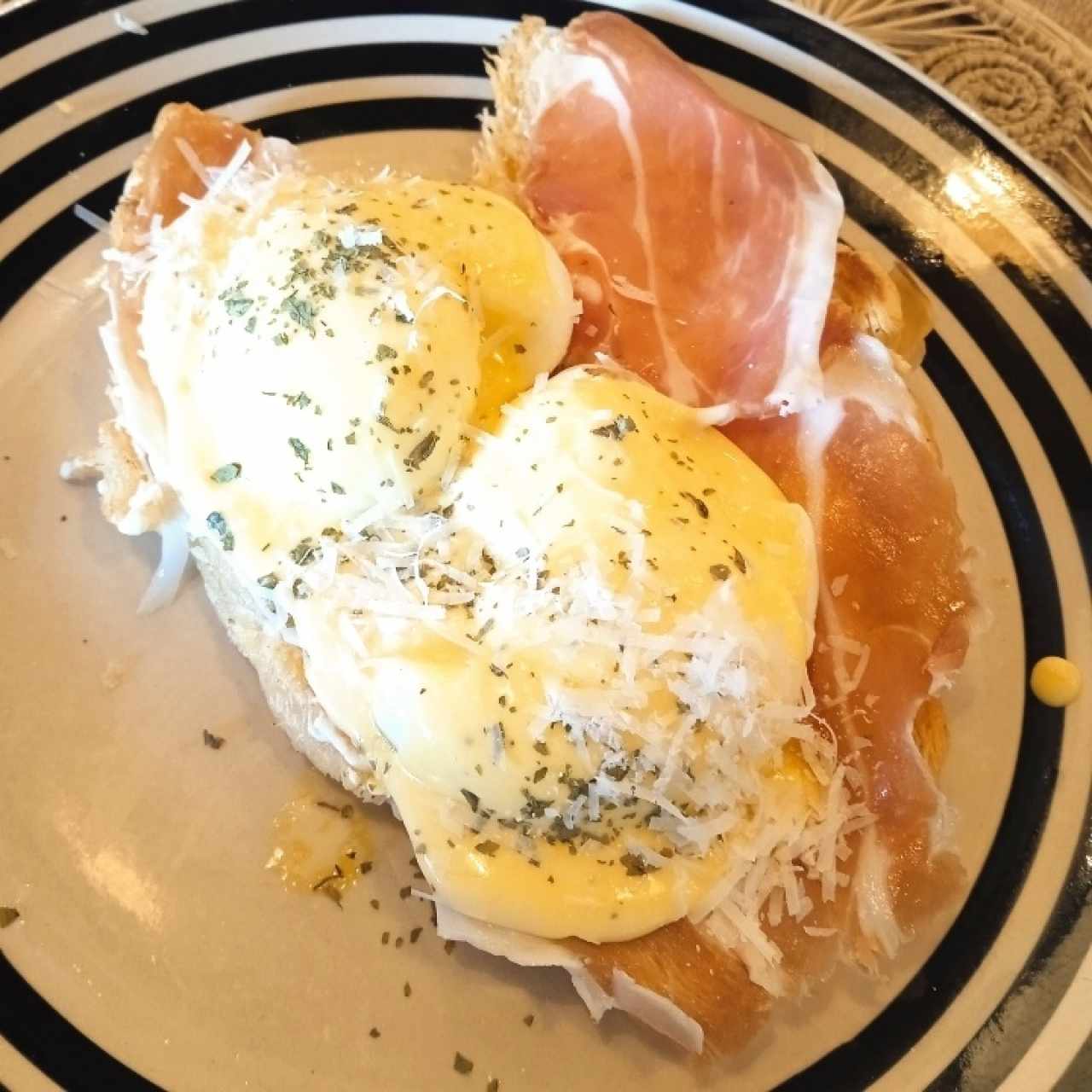 Benedictinos - Croissant & serrano