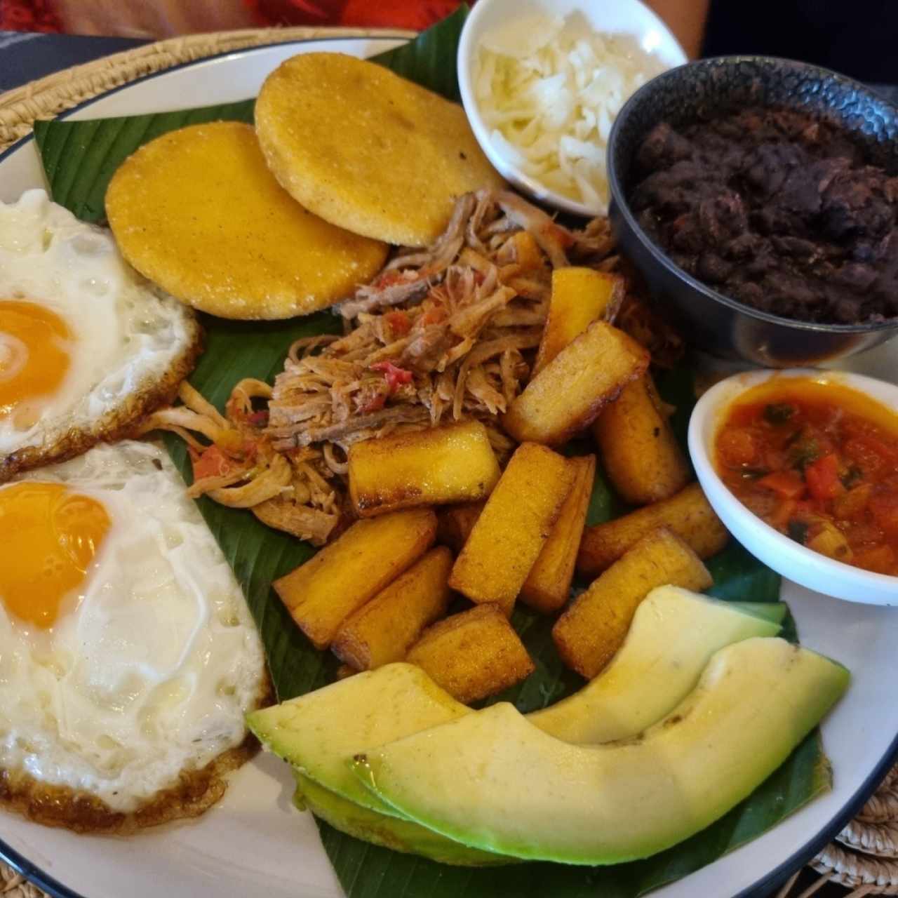 Especiales - Huevos ropa vieja