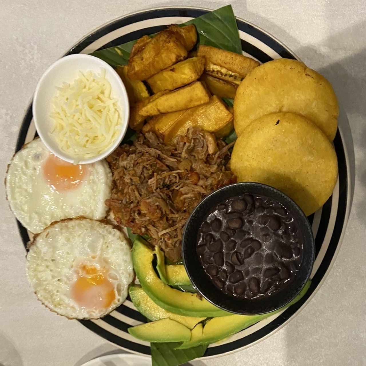 Especiales - Huevos ropa vieja