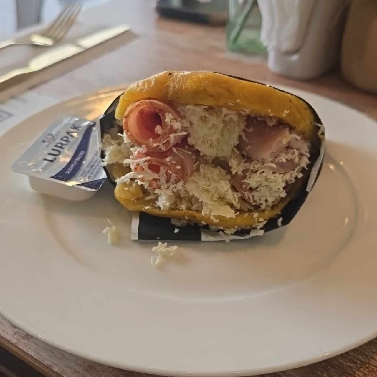 Arepa con Jamón y Queso (UNIDAD)