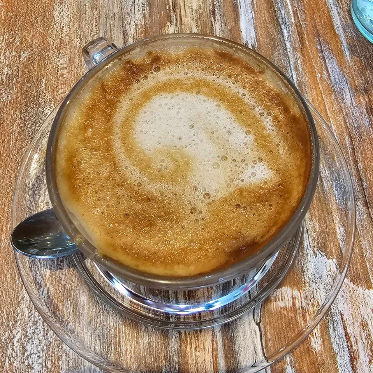 BEBIDAS CALIENTES - Cafés: Capuccino Latte