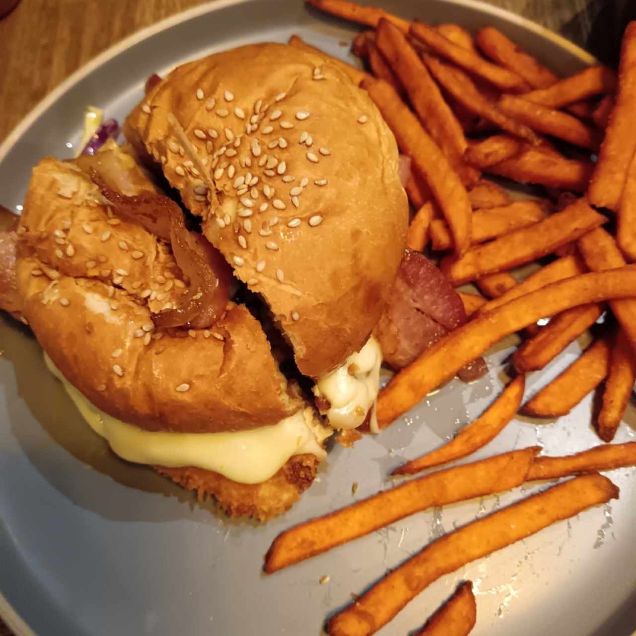 Hamburguesa de pollo con camote