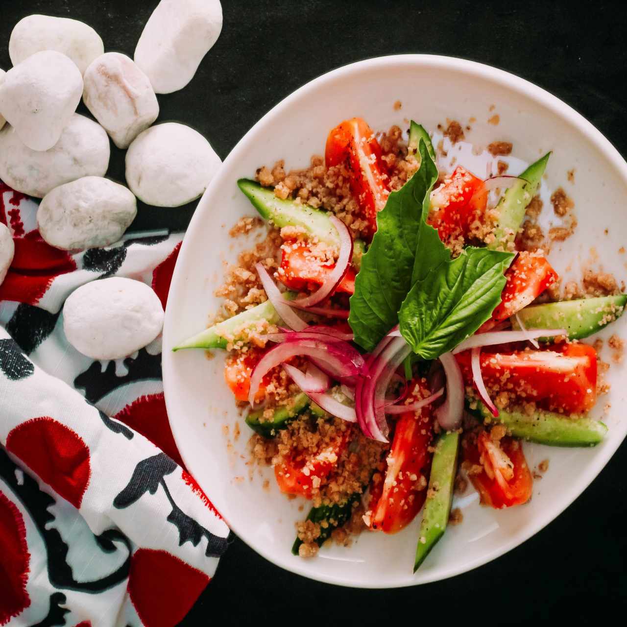 GEORGIAN SALAD WITH WALNUTS