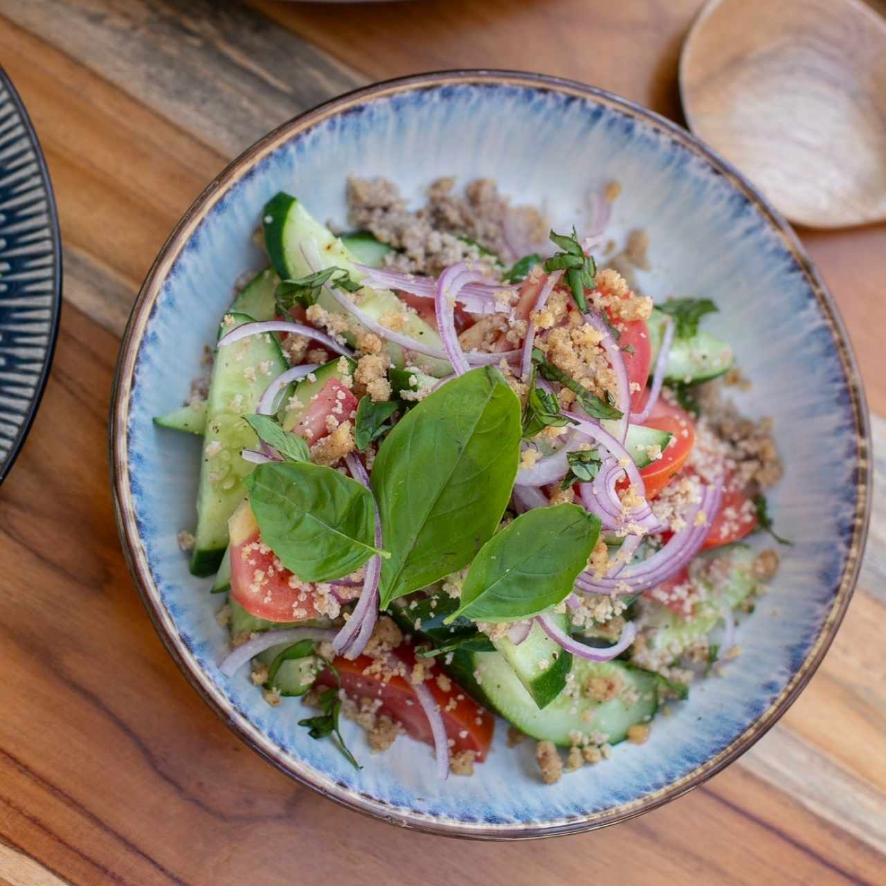 GEORGIAN SALAD WITH WALNUTS