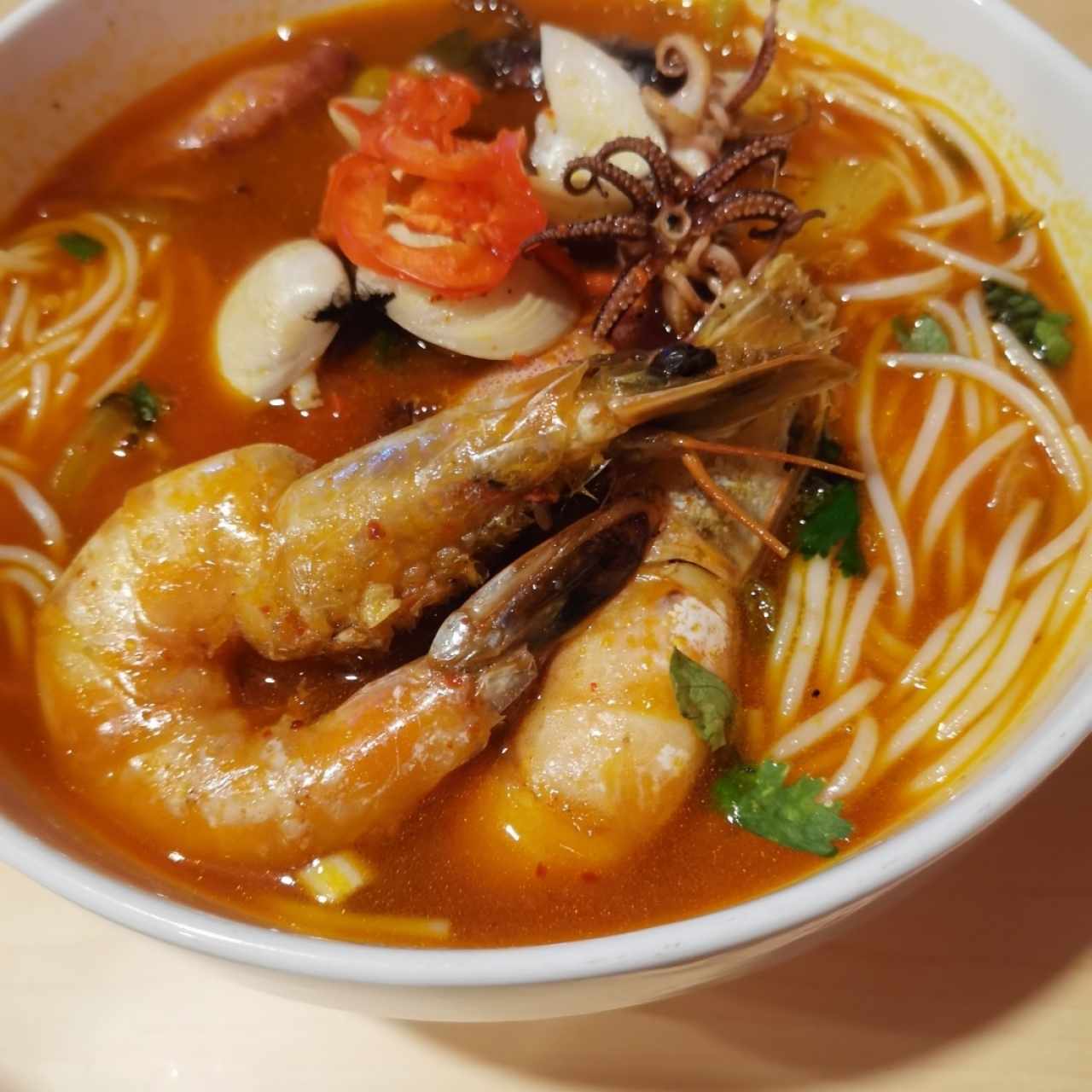 Pho de mixto de mariscos