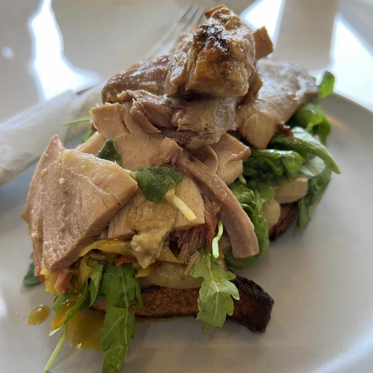 Tostada de Pernil con Pifia