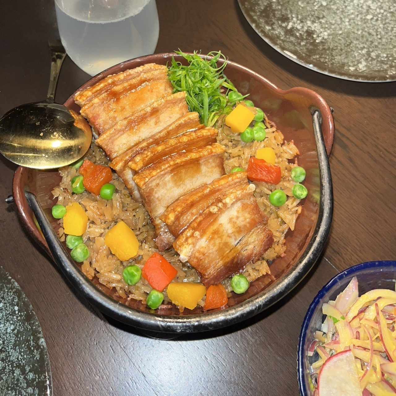 Pork belly y arroz a la peruana 