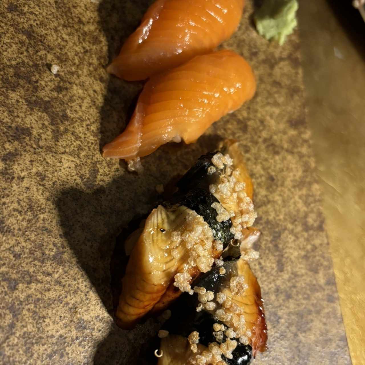 Salmon y uni nigiris