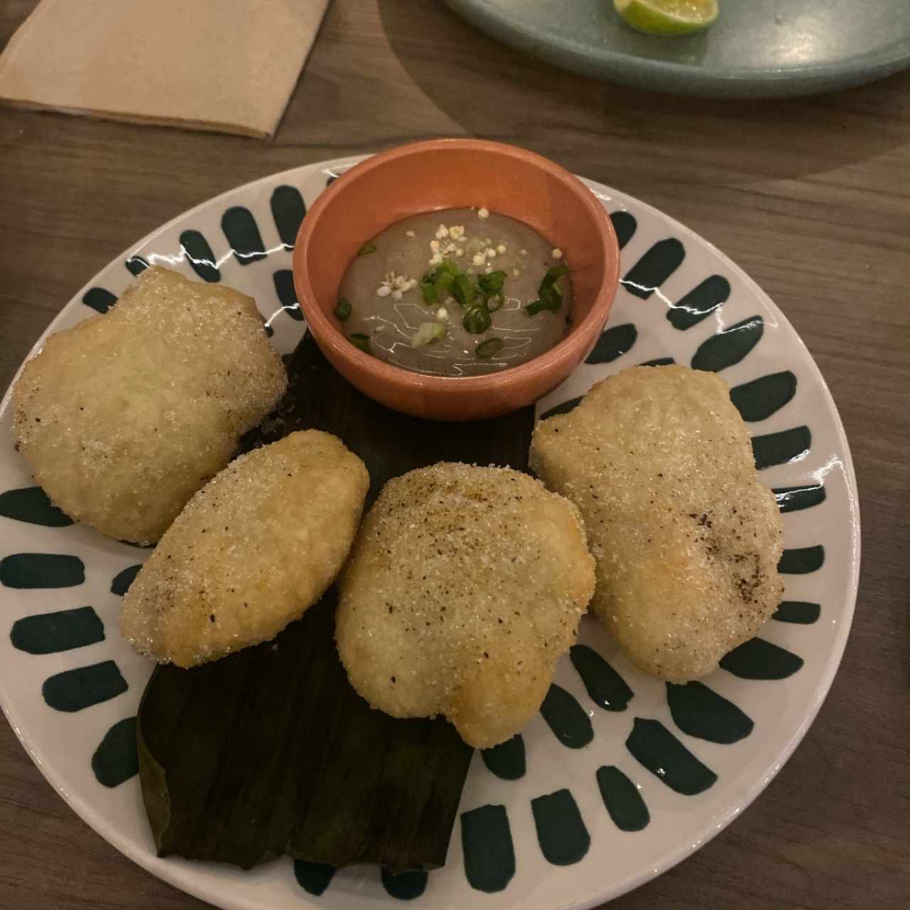 Hojaldres con Mayonesa de Ajo Negro