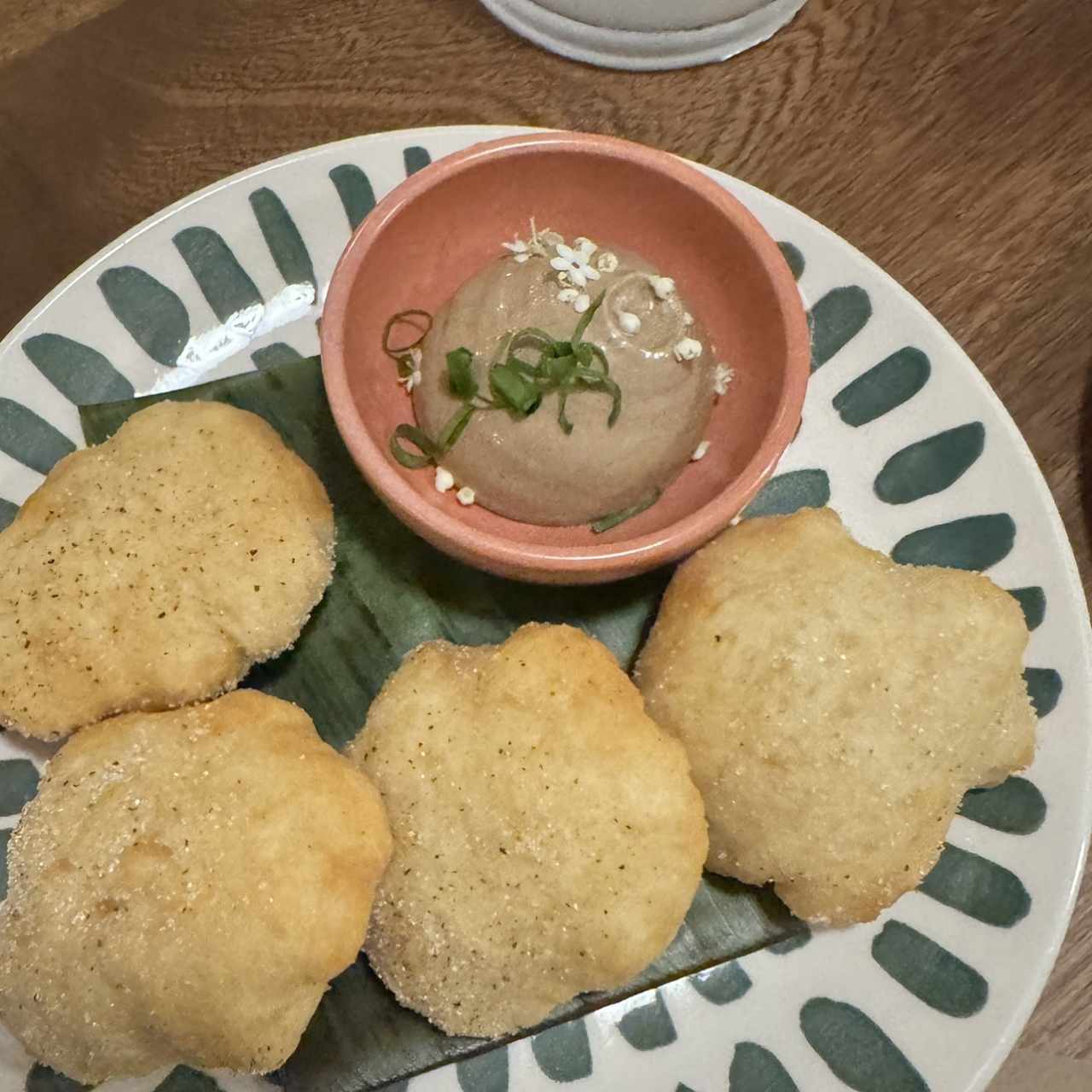 Hojaldres con Mayonesa de Ajo Negro