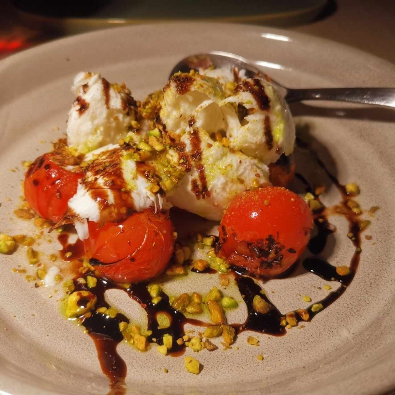 Tomates cherry y burrata (especial) 