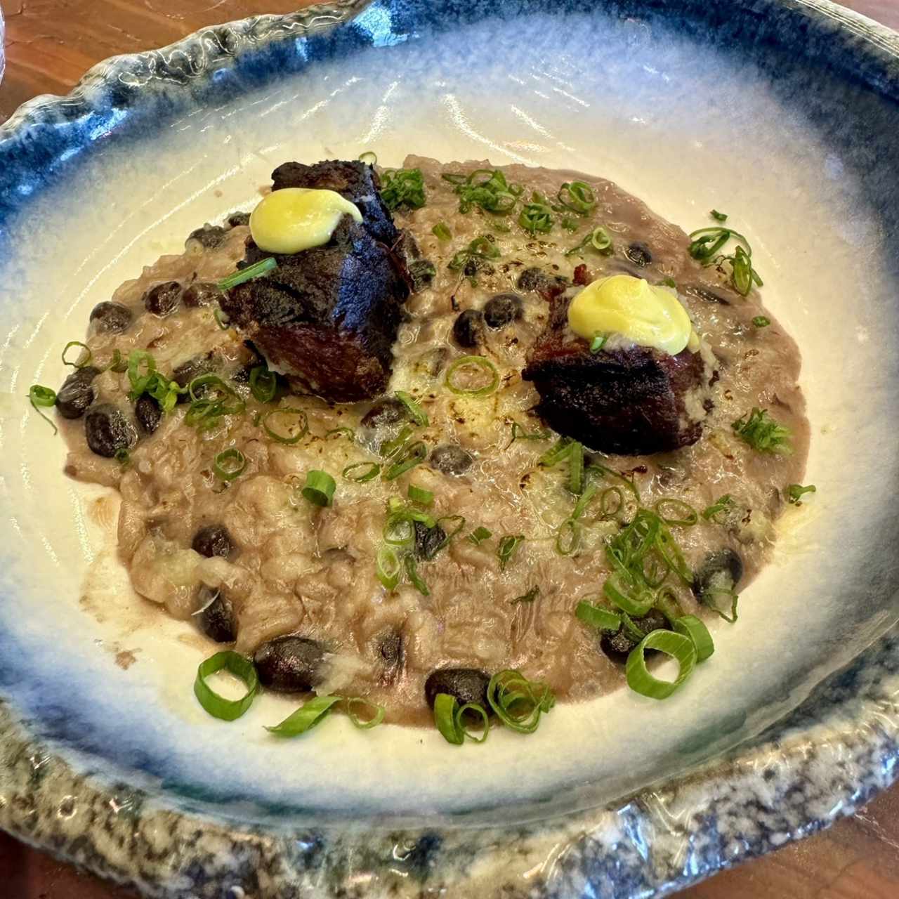 RISOTTO DE FRIJOLES NEGROS Y SHORT RIB