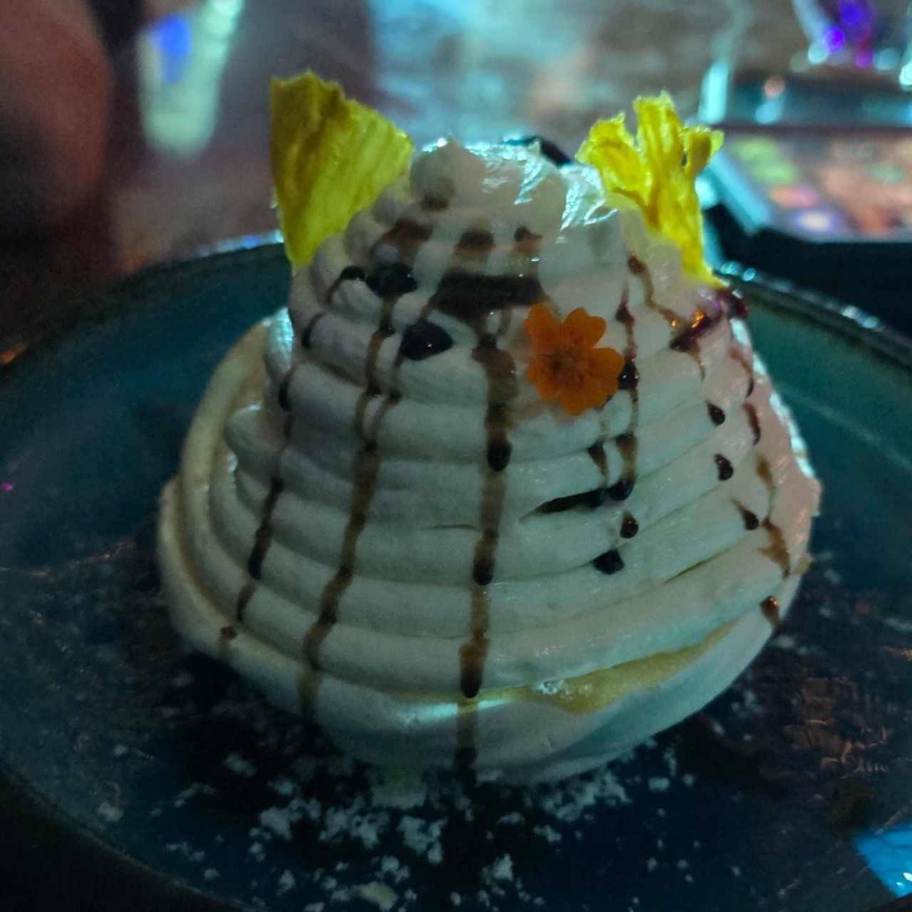 DESSERTS - PAVLOVA PIÑA COLADA