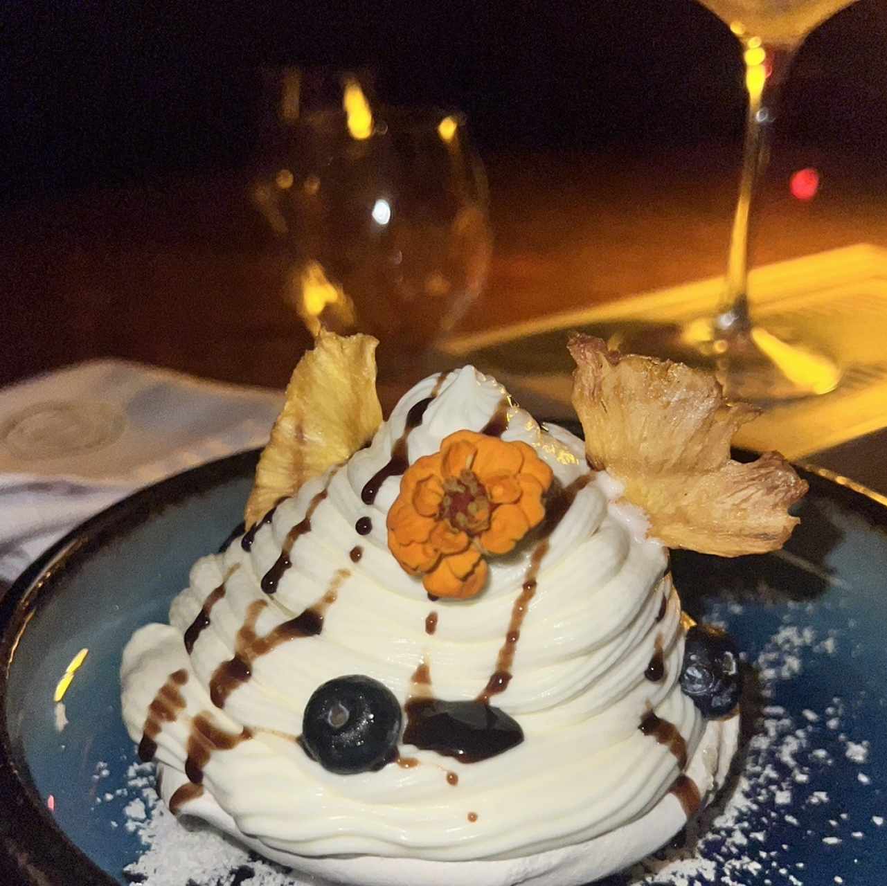 DESSERTS - PAVLOVA PIÑA COLADA