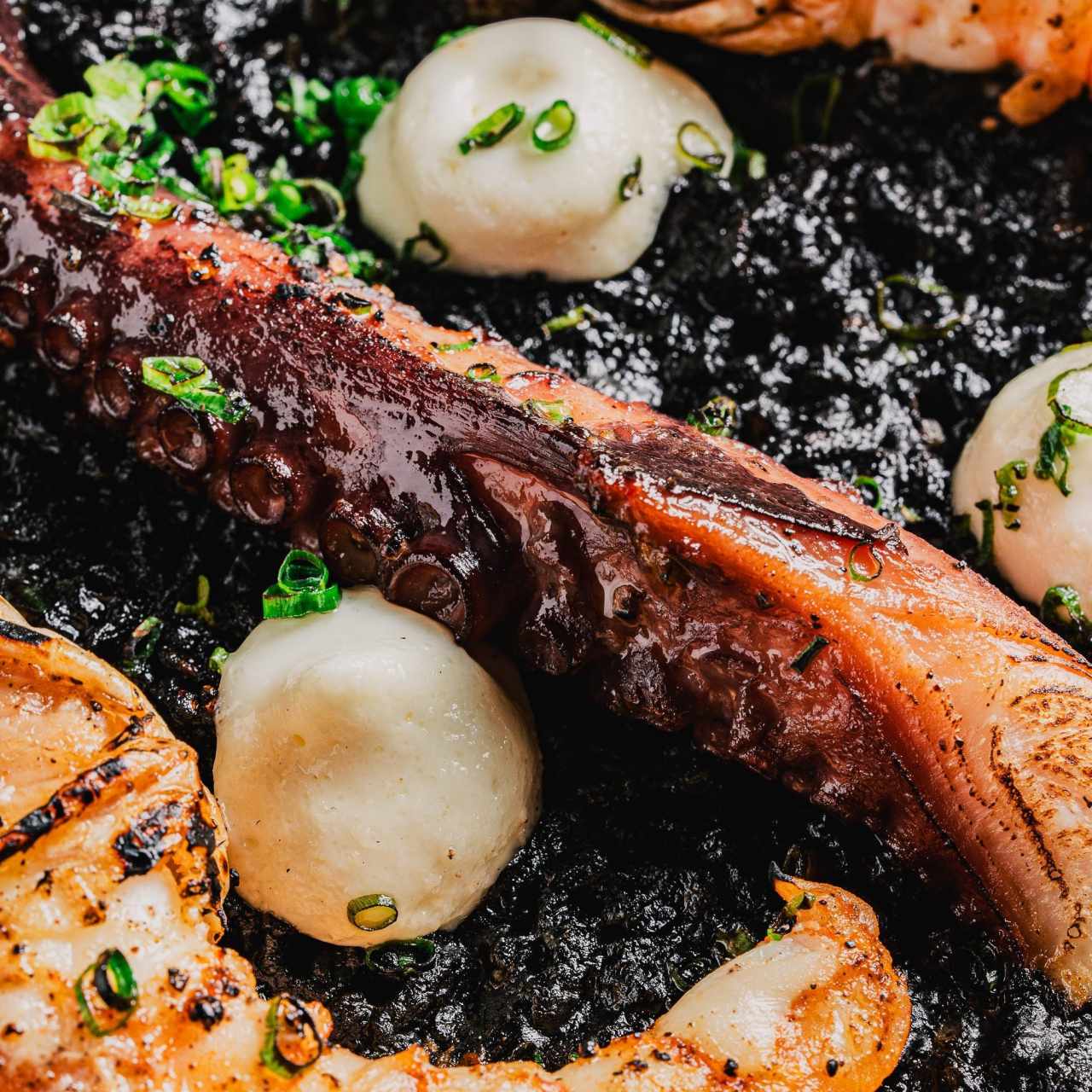 ARROZ NEGRO DE PULPO Y LANGOSTINO