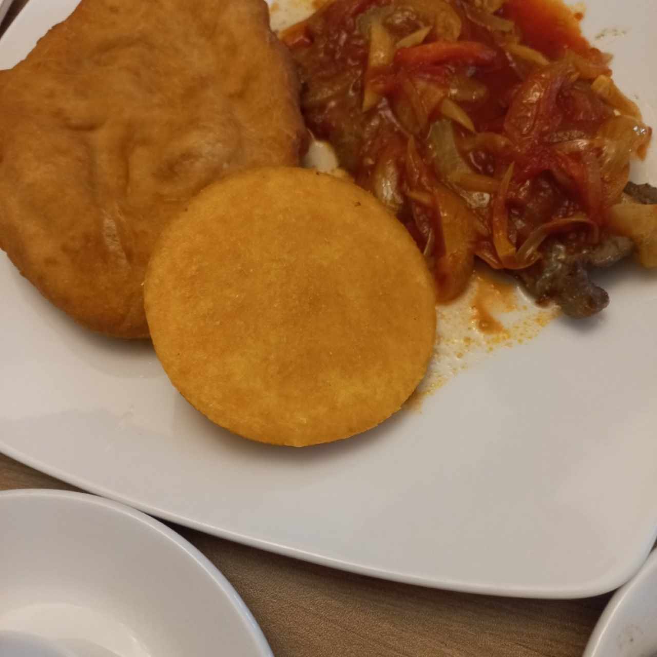 Bistec encebollado 