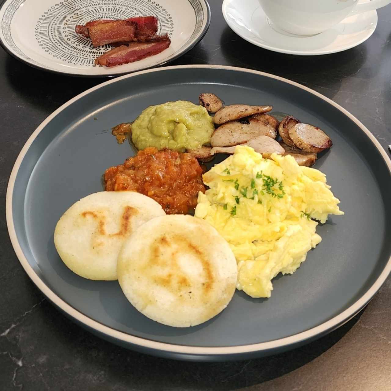 DESAYUNO - Colombian Breakfast