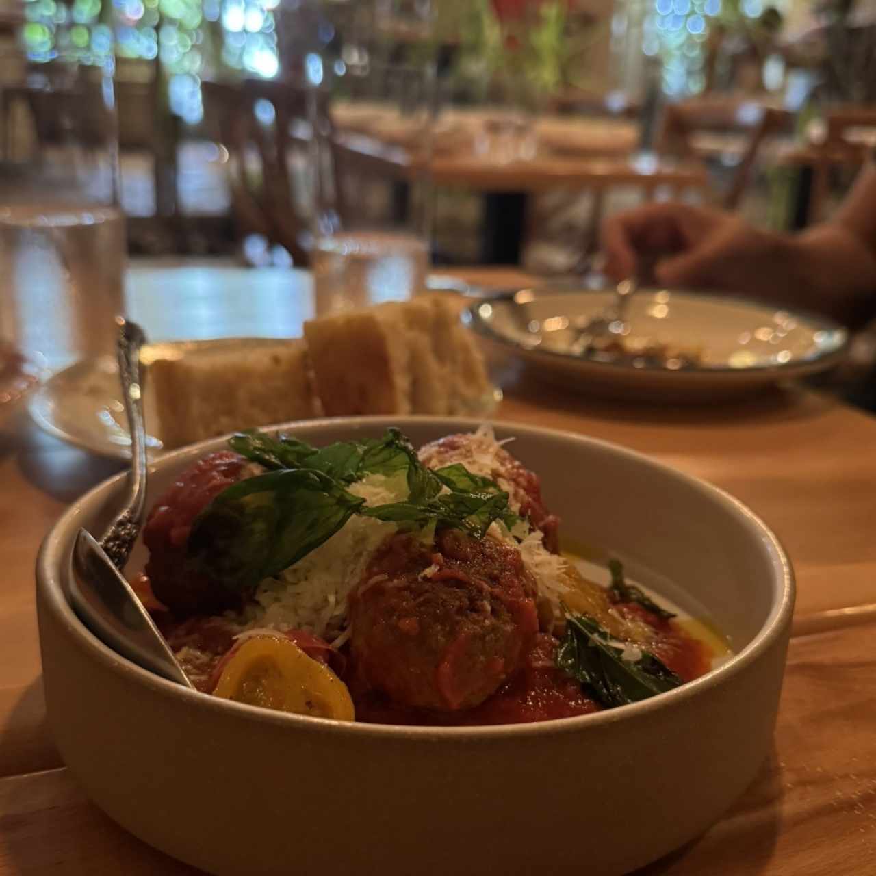 Lunch- Antipasti - Polpette,Pomodorini e Pecorino