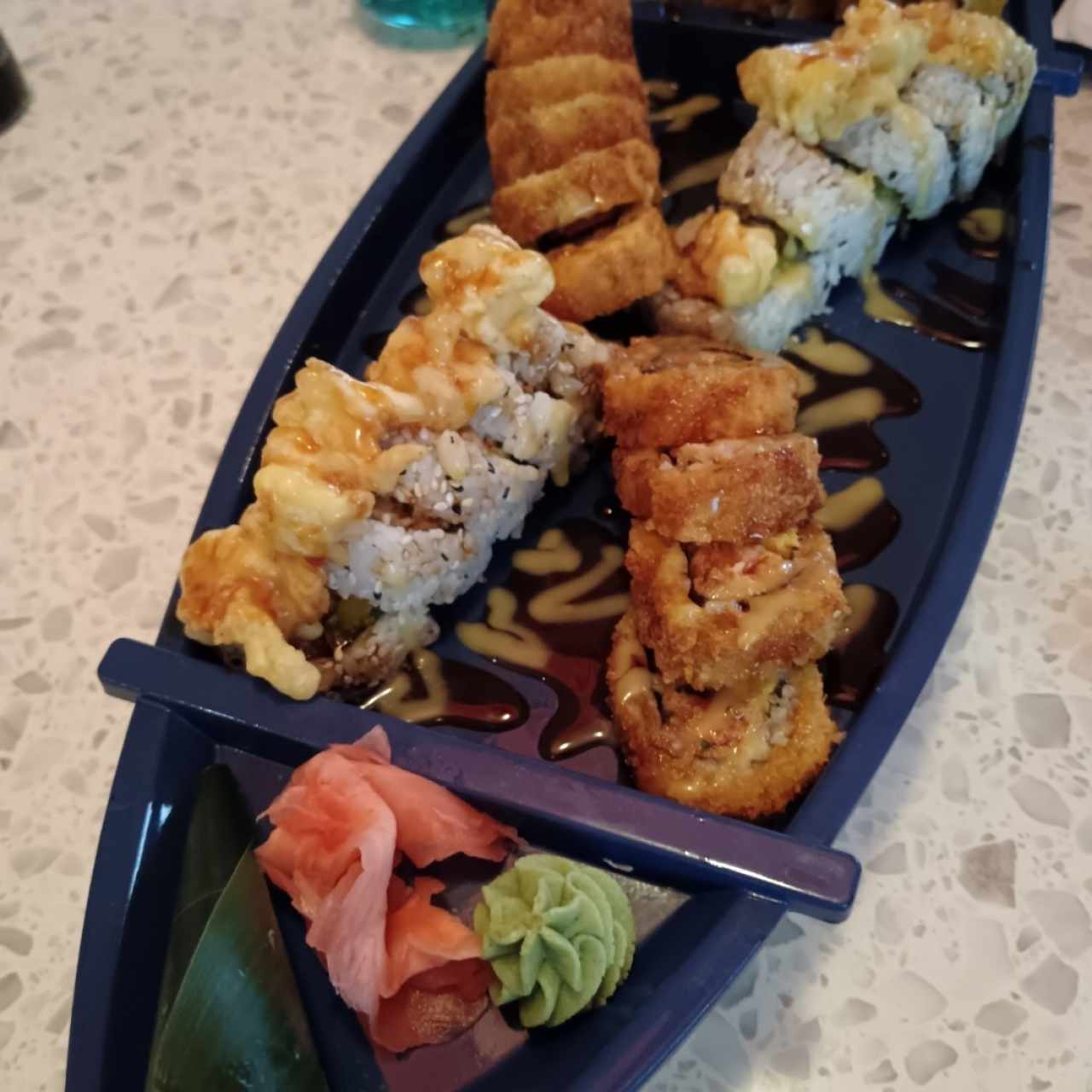 Sushi mixto - Canalero, Toriniko y Eby Rock