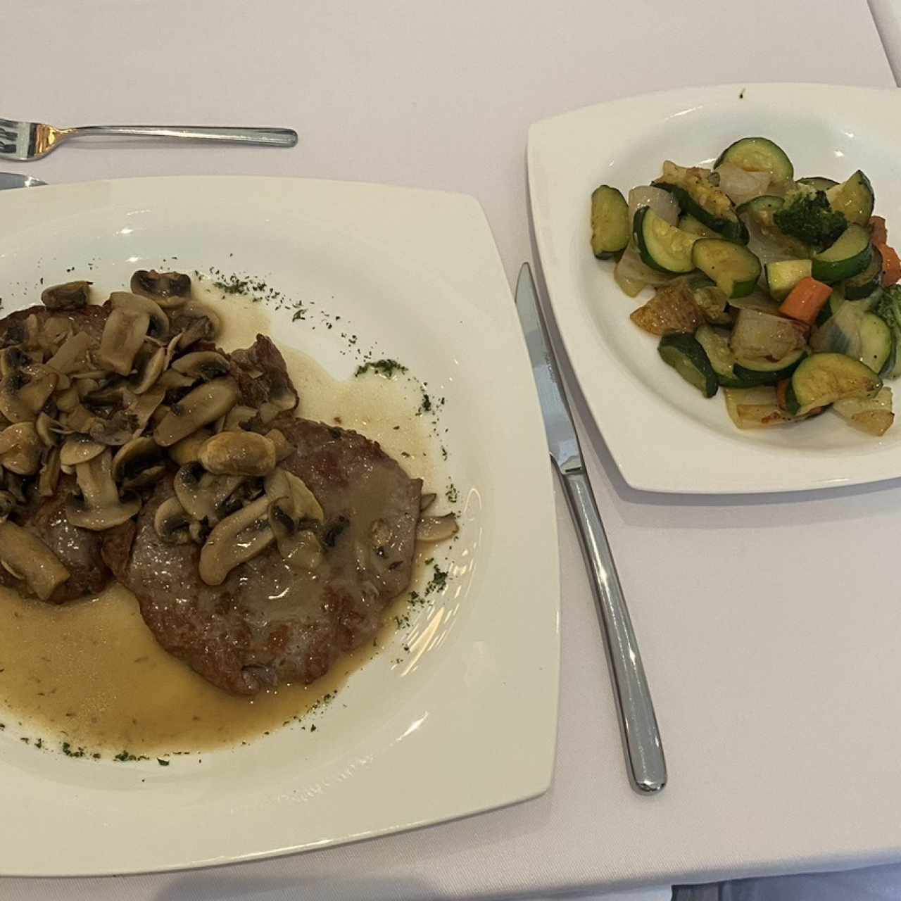 Scaloppine di Lomito ai Funghi con vegetales