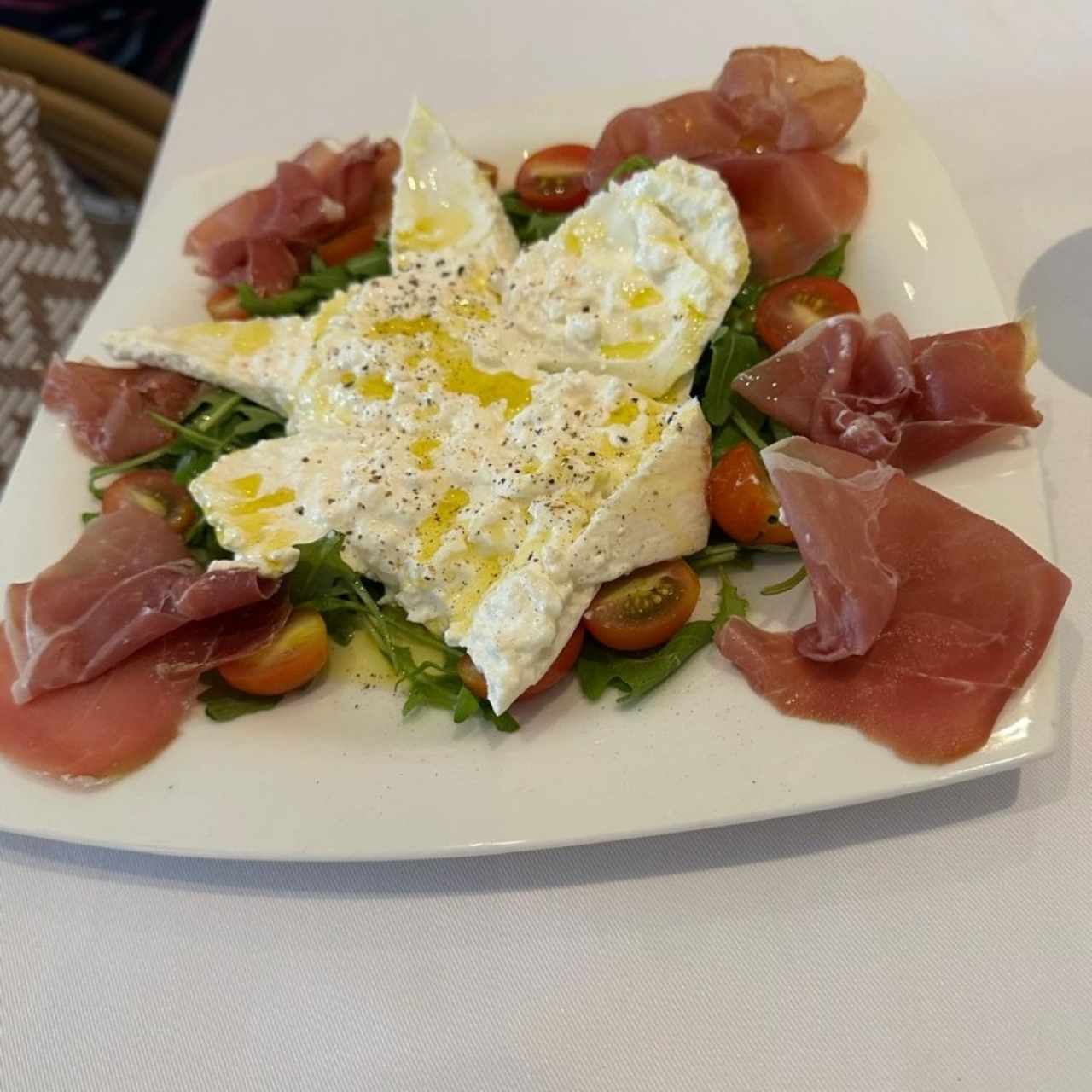 Antipasti - Burrata con Prosciutto