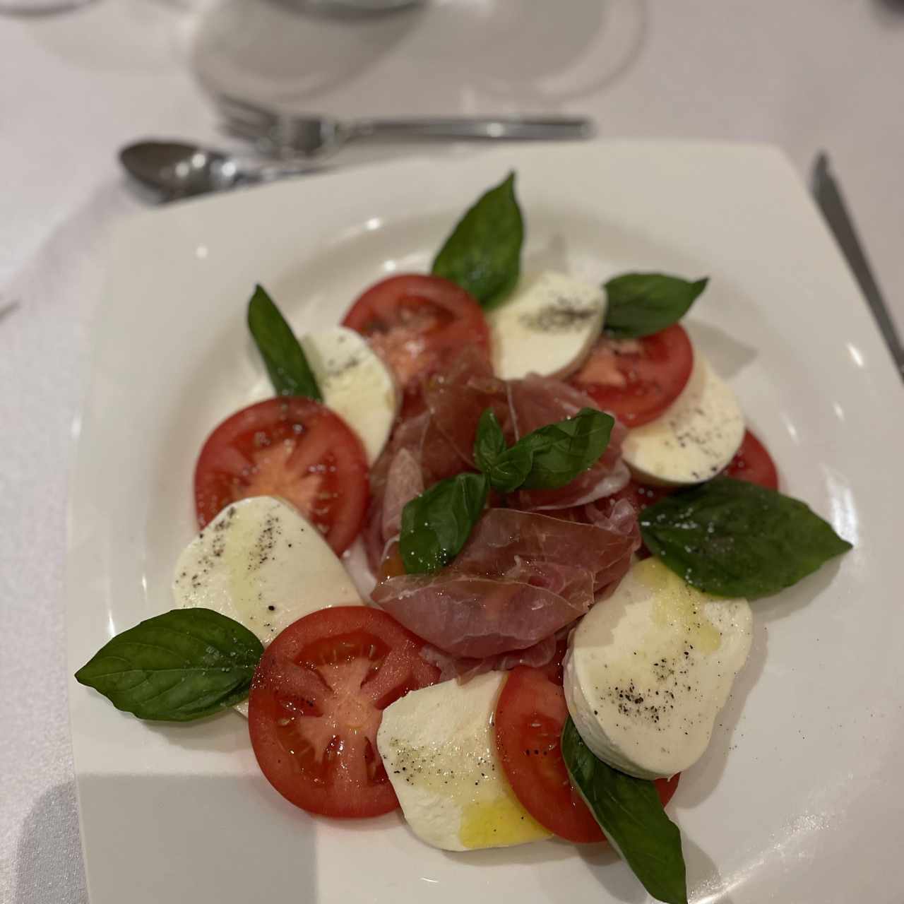 Insalata Caprese con Prosciutto