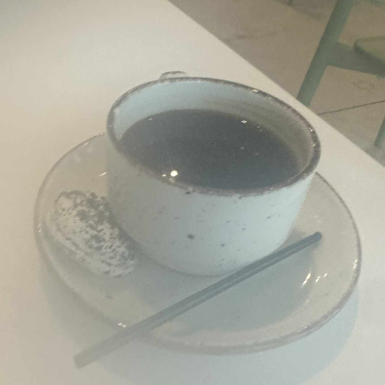 Americano + Macaroon de oreo.